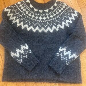 Uniqlo Gray and White Knit Sweater